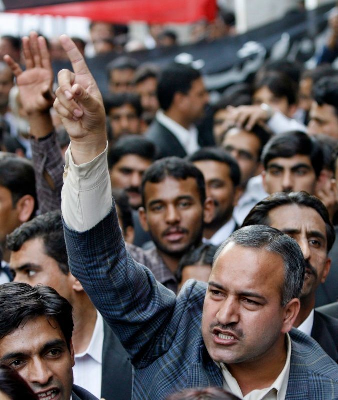 Protesty proti výjimečnému stavu v Pákistánu