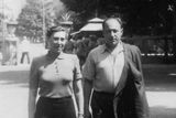 František Kriegel se svou budoucí ženou Rivou, tehdy ještě Friedovou, v Poděbradech v roce 1946. Riva byla komunistka, kterou za protektorátu zatkli společně s Juliem Fučíkem a dalšími odbojáři. Jediná z celé skupiny přežila. Za Kriegla se provdala v srpnu 1948.