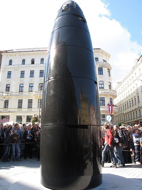 V centru Brna stojí nový hodinový stroj