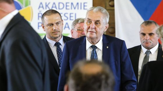 Miloš Zeman navštívil na začátek školního roku střední školu Akademie řemesel Praha.