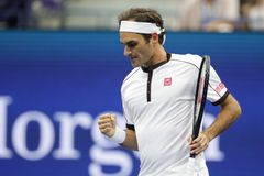 Federer znovu ztratil set, na US Open ale pokračuje. Muchová se zápasu nedočkala