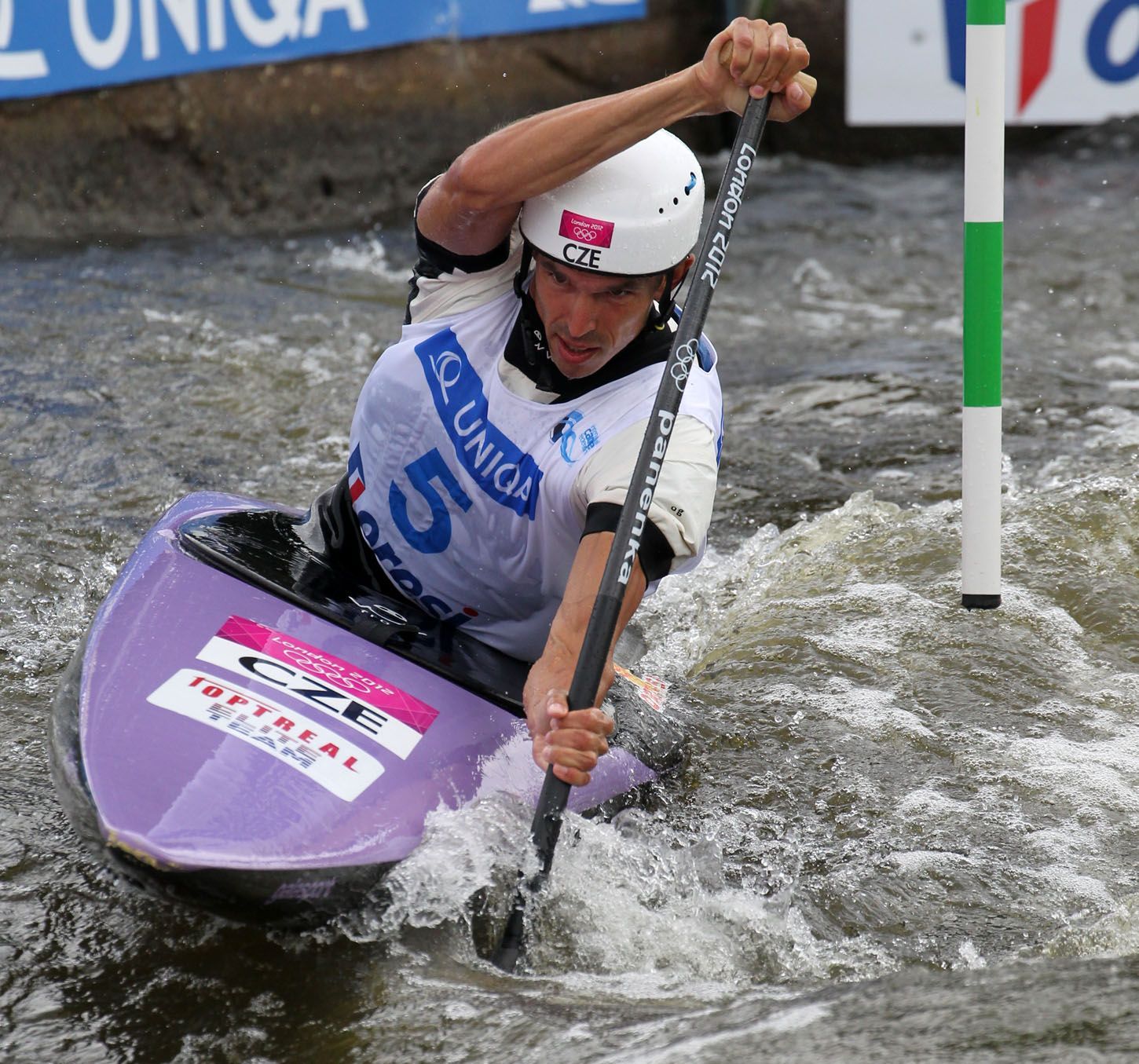 Vodní slalomář Stanislav Ježek z České republiky na Světovém poháru 2012 v pražské Tróji.