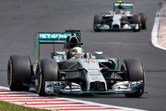 U týmu formule 1 Mercedes to zase vře kvůli týmové strategii