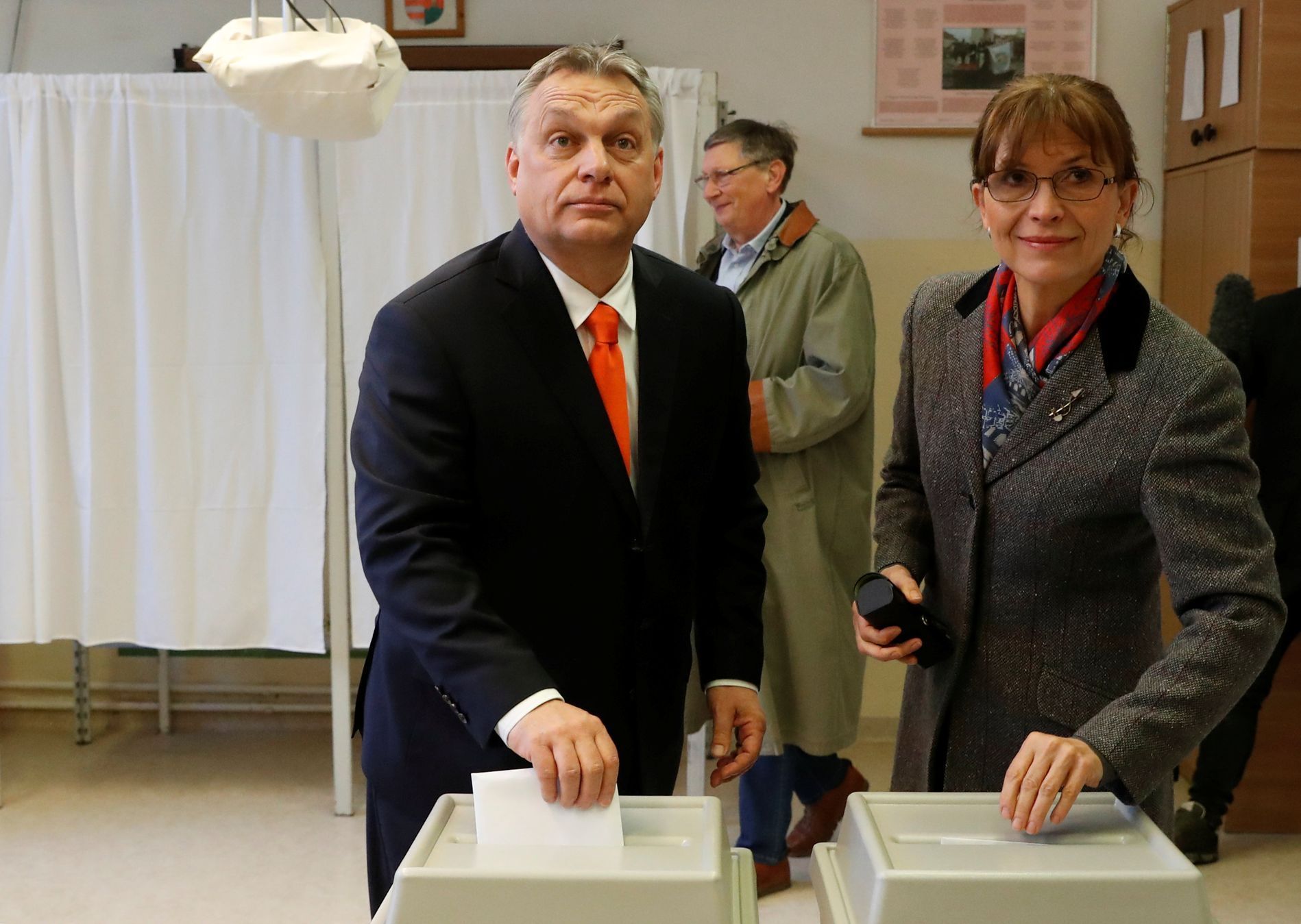 Viktor Orbán a jeho žena Aniko Lévaiová volí, 2018