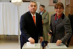 Fidesz drtivě vyhrál potřetí za sebou. Naděje opozice na oslabení Orbána se vypařila