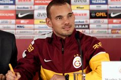 VIDEO Šílenství v Istanbulu, Turci Sneijdera málem umačkali