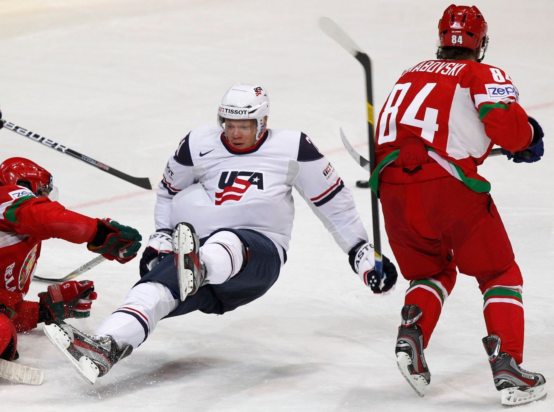 Souboj Stasenka, Okposa a Grabovského v utkání USA - Bělorusko