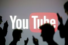 Moskva hrozí, že zablokuje YouTube. Vadí jí omezení ruských kanálů