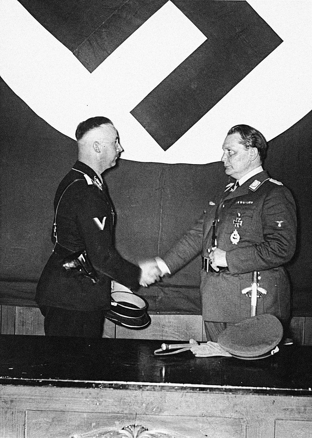 Jednorázové užití / Fotogalerie / 75 let od sebevraždy HH / Bund