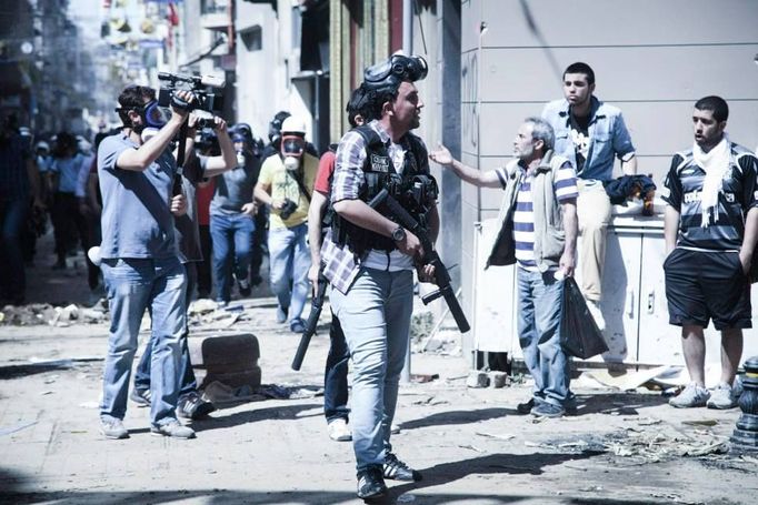 Demonstrace na istanbulském náměstí Taksím očima tureckého fotografa