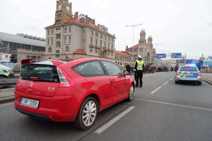 Demonstrace za snížení povolené rychlosti v Praze 13. dubna 2023.