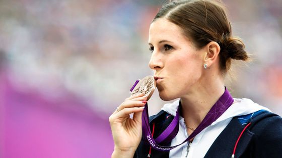 Nejdřív nemohla Zuzana Hejnová dlouho prorazit, najednou je z ní atletická superstar, která sbírá medaile jako na běžícím páse. Podívejte se na její kariéru.