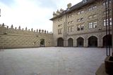 Schwarzenberský palác známý svou sgrafitovou výzdobou restaurovanou v 2. polovině 20. století je jednou z nejkrásnějších ukázek renesanční architektury v Praze.