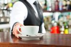 Cizinci si musí ke kávě připlatit servis. Inspektoři v Praze opět odhalili dvojí ceny