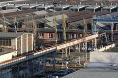 Český průmysl zpomaluje, klesá hlavně dopravní sektor