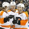 Hráči Philadelphia Flyers (Giroux, Hall, Timonen)