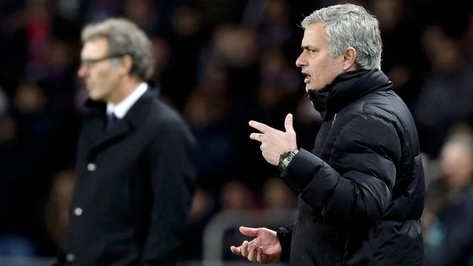 José Mourinho má opět pifku na ostrovní rozhodčí. A nejen na ty.