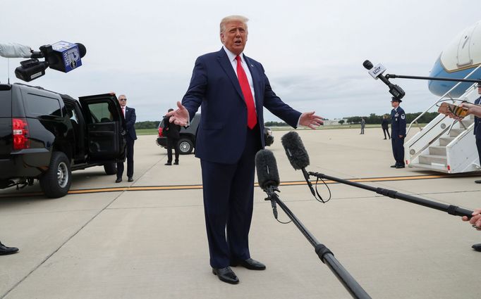 Americký prezident Donald Trump navštívil město Kenosha, kde probíhaly protesty proti policejnímu násilí.