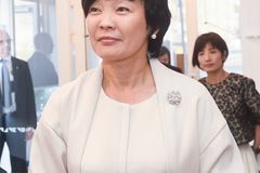 Manželka japonského premiéra před Trumpem předstírala, že nemluví anglicky. A internet jí fandí