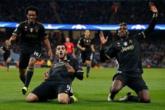 Juventus v Lize mistrů otočil na hřišti Manchesteru City, padli i United