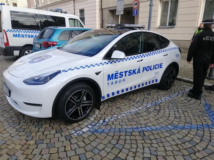 Tesla Model Y městská policie Tábor