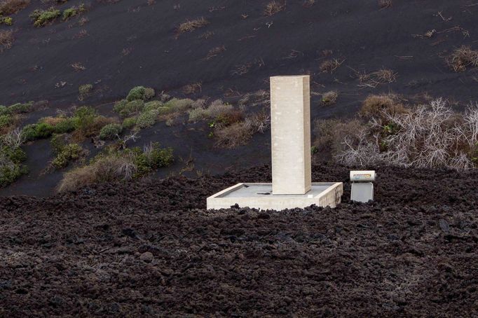 Záběr z fotoreportáže ukazující ostrov La Palma, který patří do souostroví Kanárské ostrovy, rok po erupci sopky Cumbre Vieja.