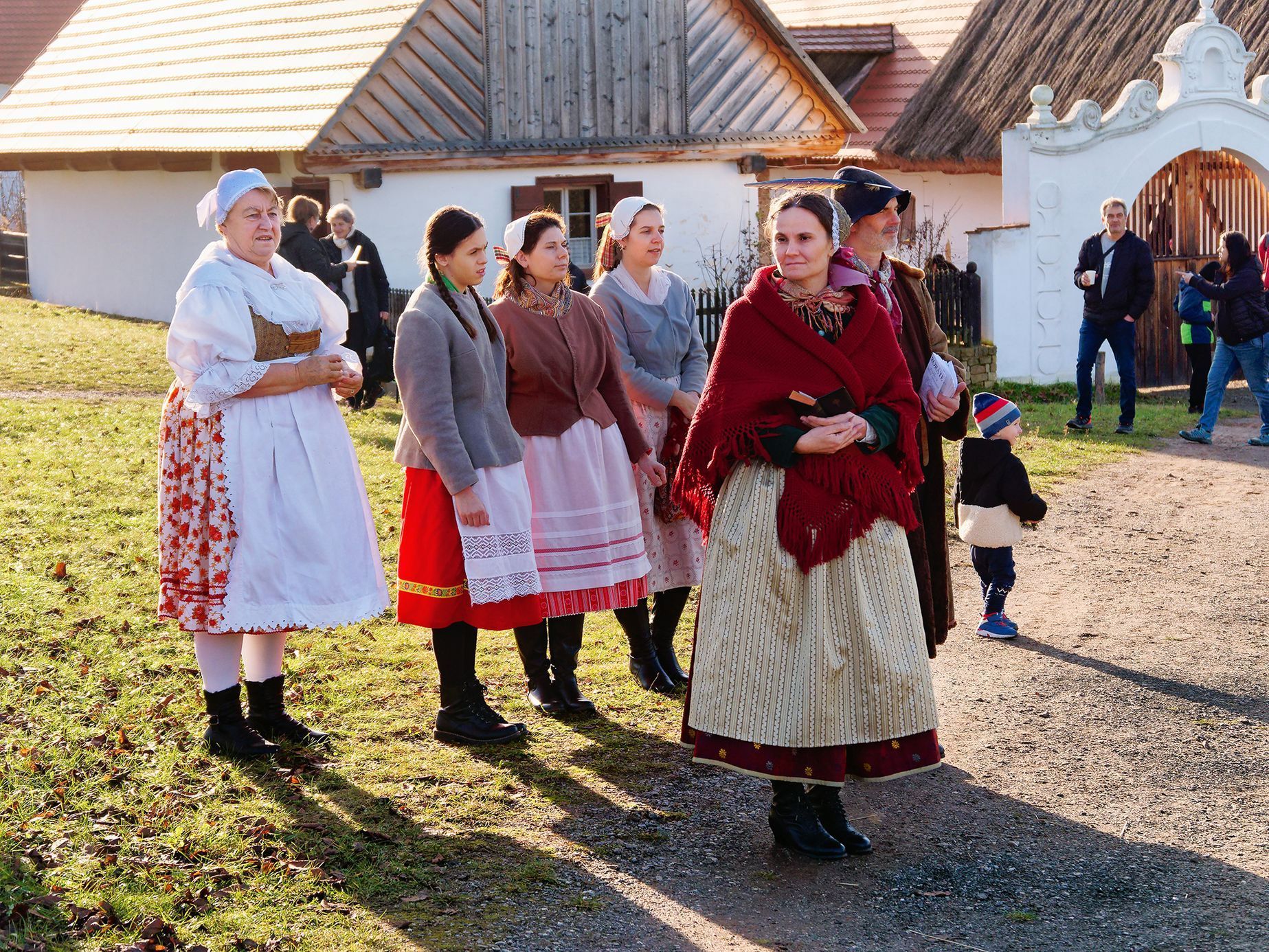 Advent ve skanzenu v Kouřimi. Mýtické postavy a zvyky na fotkách, prosinec 2023