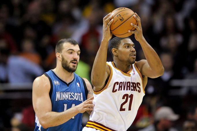 NBA: Minnesota Timberwolves a Cleveland Cavaliers: Bynum a Pekovic