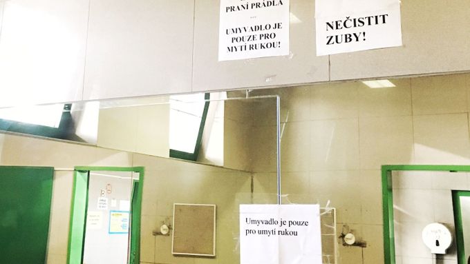 Veřejné WC na pražském Černém Mostě.