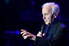 Zemřel slavný šansoniér Aznavour, ještě před půlrokem vyprodal sál v Praze