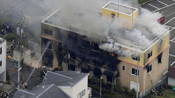 Požár v japonském studiu má nejméně jednu oběť. Podle policie šlo o žhářský útok