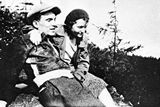 Julius Fučík se svou budoucí manželkou Gustou v roce 1932. Snímek byl zřejmě pořízen ve Vysokých Tatrách.