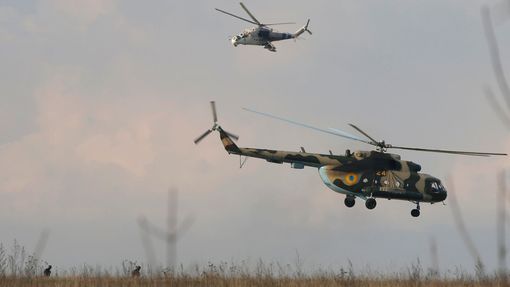 Ukrainian helicopters take off after delivering troops to an airbase in Kramatorsk, in eastern Ukraine April 15, 2014