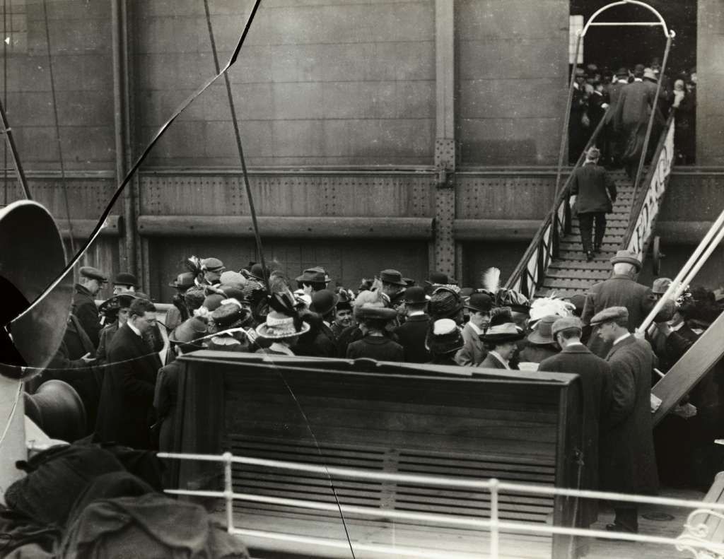 100. výročí (31. května) spuštění britského parníku Titanic na vodu