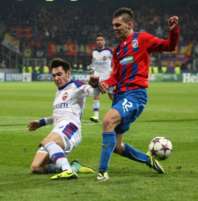 LM, Plzeň - CSKA Moskva: Michal Ďuriš (12) - Vjačeslav Karavajev