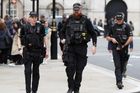 On-line: Britská policie zadržela v souvislosti s útokem na metro mladého muže. Pátrá po dalších