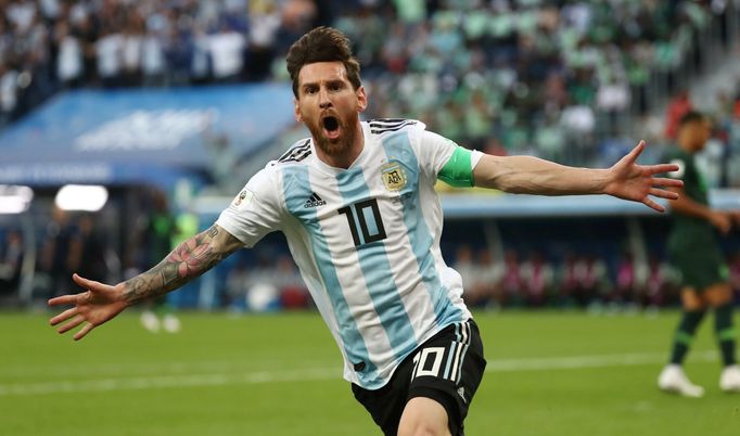 MS ve fotbale 2018: Messi slaví gól Argentiny proti Nigérii.