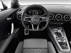 Novátorský, a přitom pro řidiče velice příjemný. To je interiér nového Audi TT.