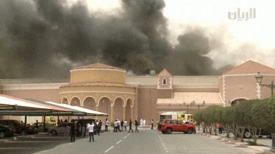 Nákupní centrum v Dauhá zachvátil požár