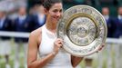 Garbiňe Muguruzaová slaví wimbledonský triumf