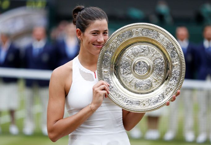 Garbiňe Muguruzaová slaví wimbledonský triumf