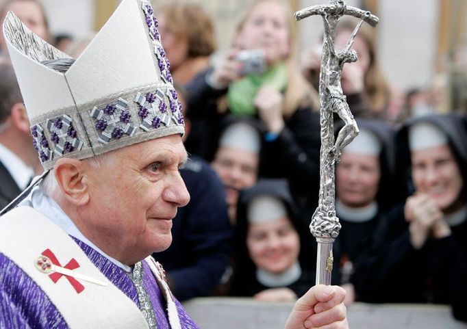 Někdejšímu kardinálovi Ratzingerovi se brzy završí dva roky na papežském stolci.