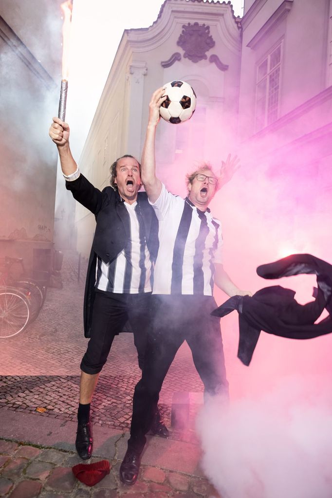 Stanislav Majer a Martin Pechlát na vizuálu k inscenaci Zdeněk Adamec.