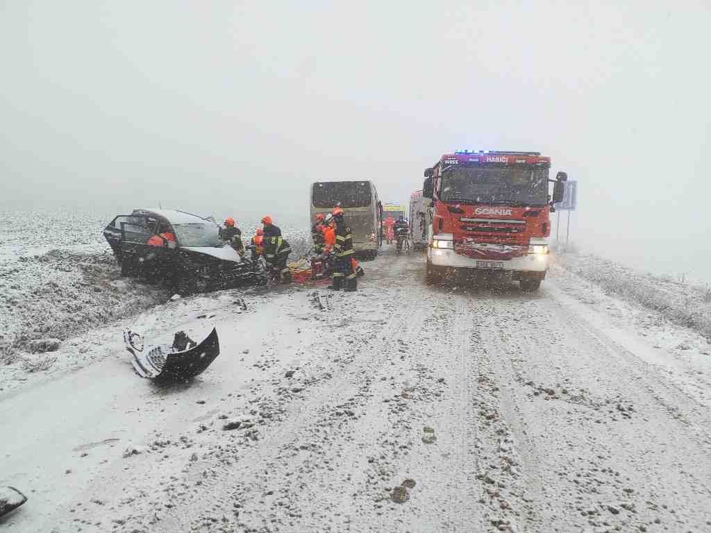 hasiči sníh nehoda