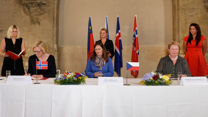 Podpis dohody mezi Lichtenštejnskem, Norskem, Islandem a Českem.