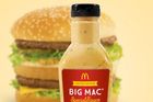 McDonald's vydražil láhev slavné omáčky s tajnou přísadou za dva miliony korun