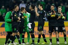 Neapol smetla Slovan, Mönchengladbach i Villarreal postupují