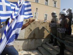 Takto to v Řecku vypadalo ještě před několika týdny, střety mezi demonstranty a policií byly takřka na denním pořádku