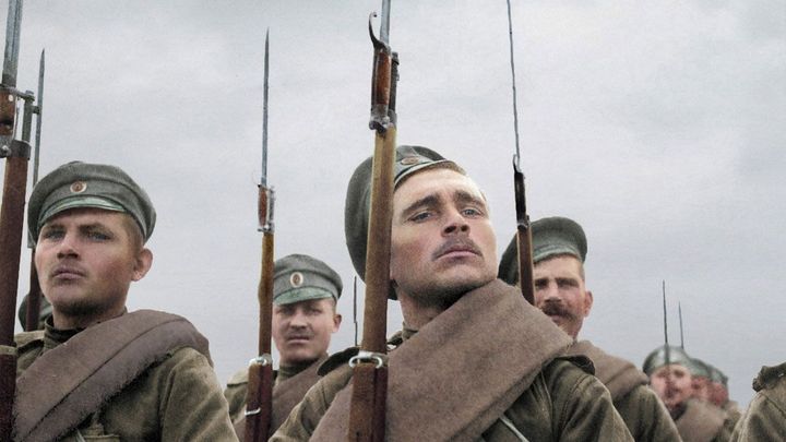 Se zbraní i v letadle. Vojáci z první světové války ožívají na barevných snímcích