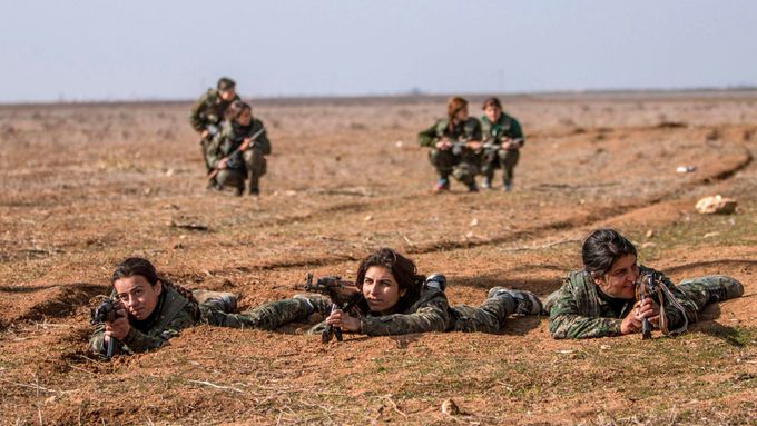 Významnou složkou kurdských milic YPG jsou Ženské obranné jednotky YPJ.